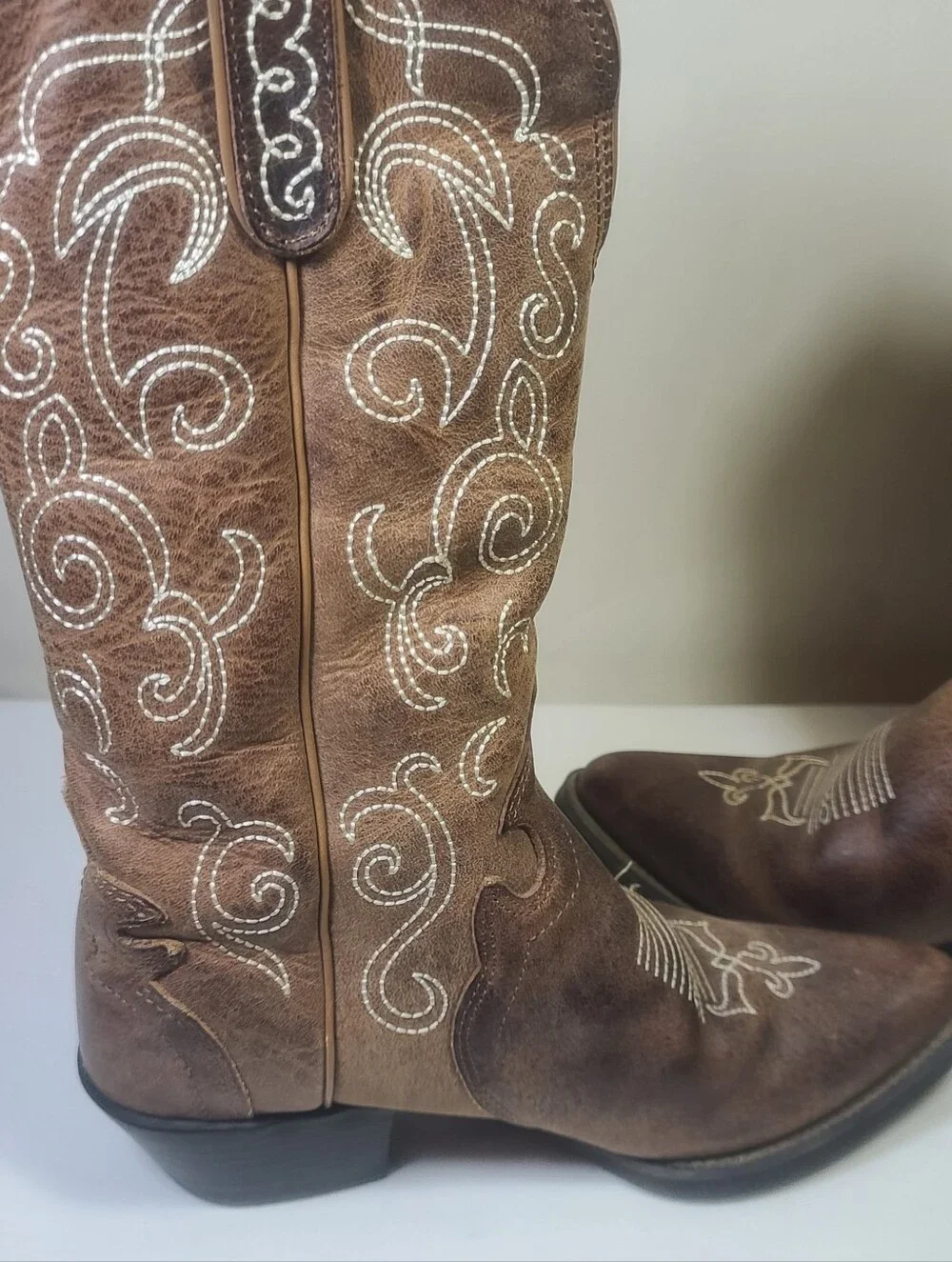 Justin Women's L2703 Brown Leather Cowboy Boots Size 6 (Wide) C